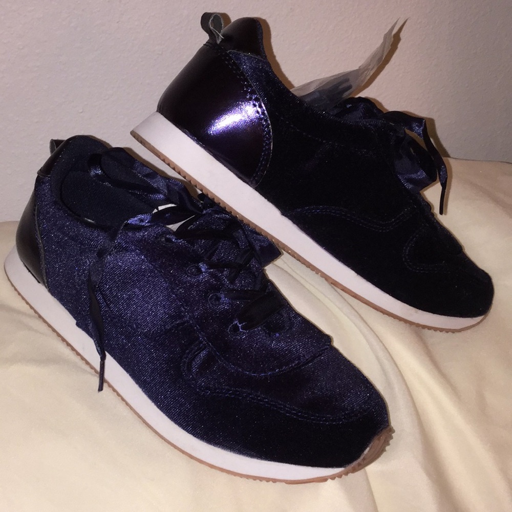 Gymboree velvet navy sneakers 👟